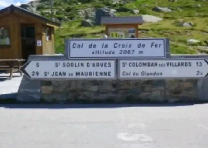 Superbe Dans La Vallee De L'eau D'olle. * 阿莱蒙